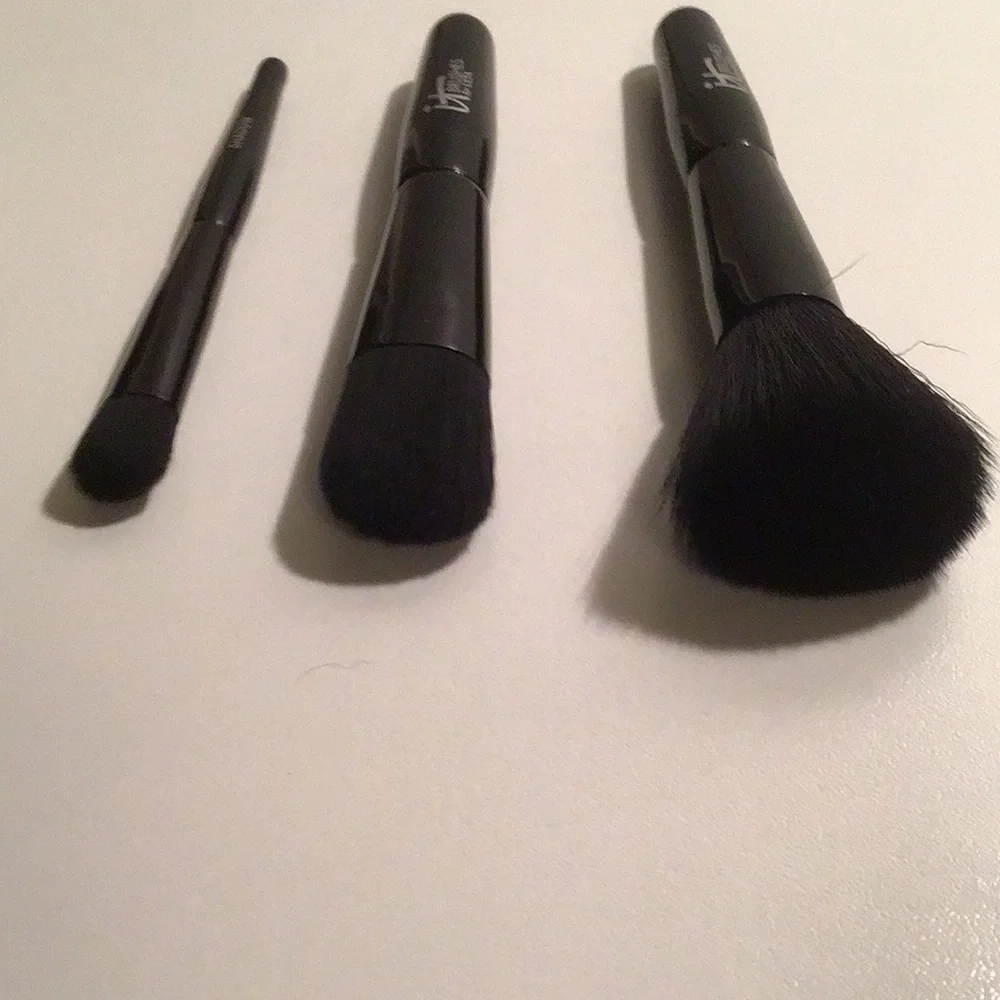 It cosmetics for Ulta 3 travel brushes. NEW
